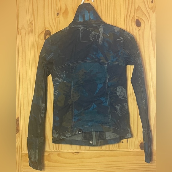 Bench Jacket (like new) Size Small - Picture 2 of 3